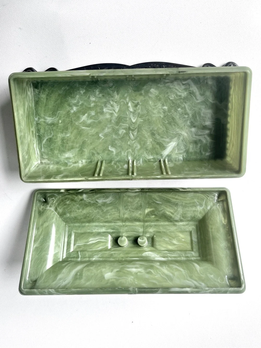 Vintage bracelets container